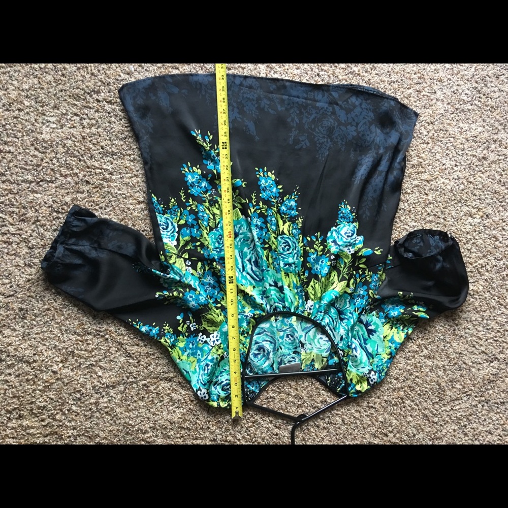 Blouse - Picture 2 of 4
